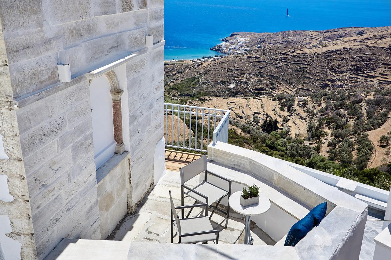 Living Theros Luxury Suites Kardhianí Екстериор снимка